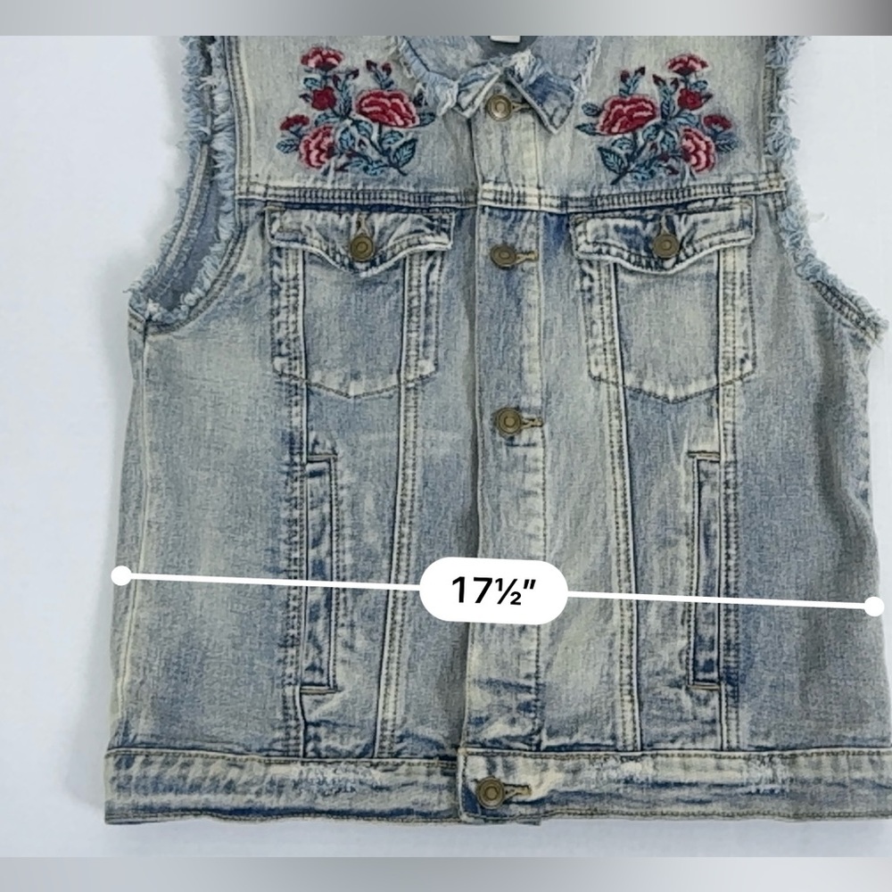 Forever 21
Jean Vest - Picture 9 of 11